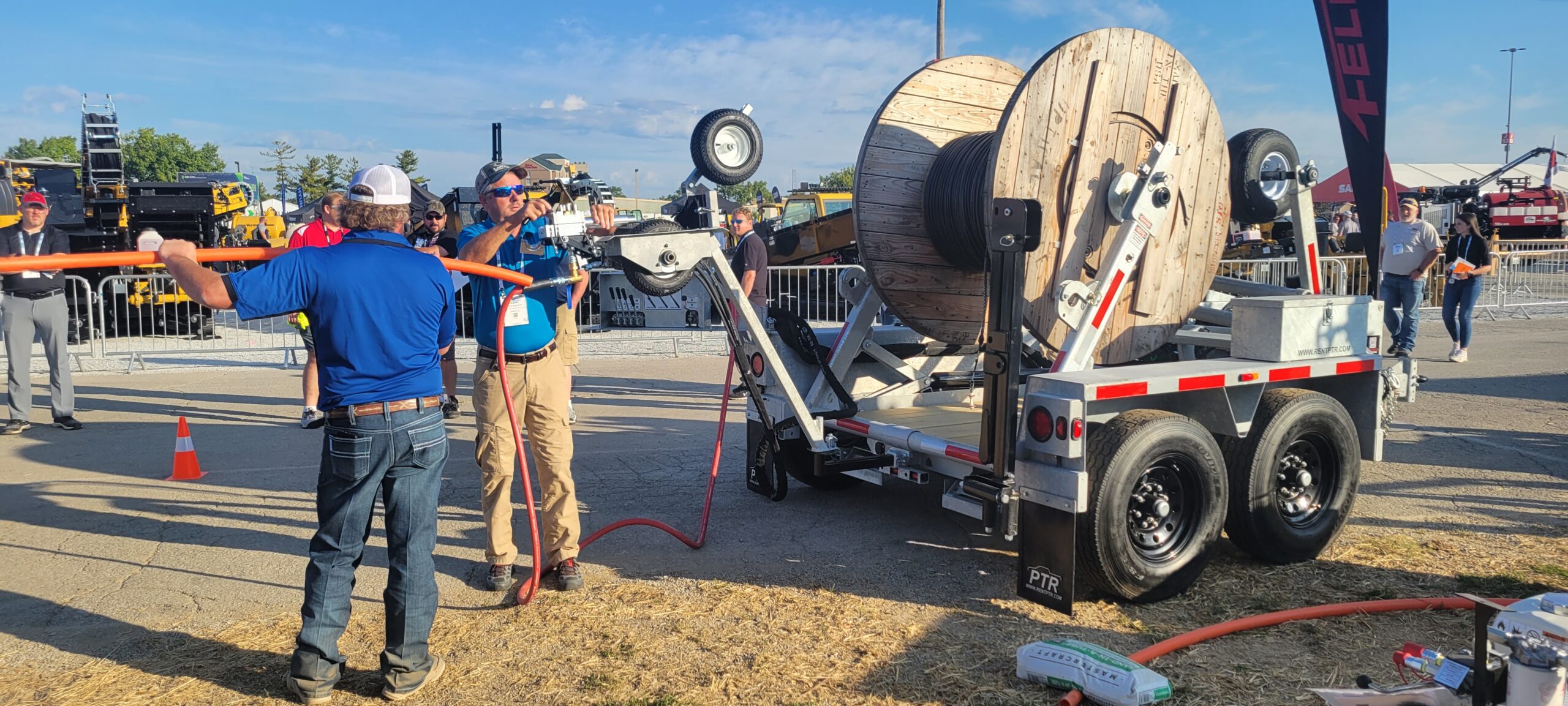 Demonstation at an event of LCT 7500 - Fiber Blower and Spool